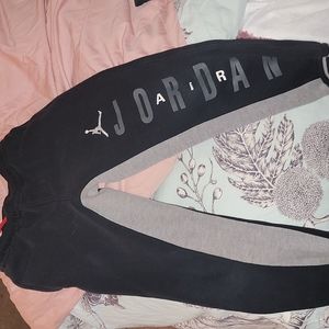 Boys Jordan sweatpants mint condition